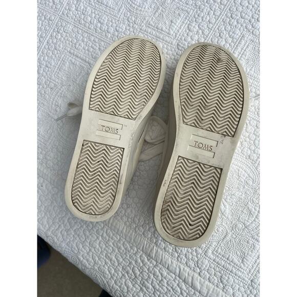 Tom's white canvas sneakers, lace up, women's size 7 - Picture 9 of 9